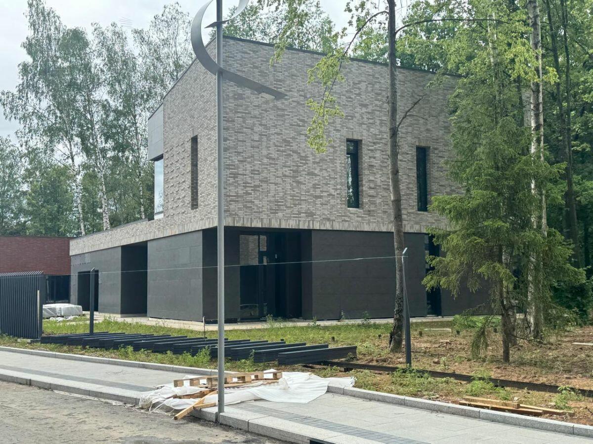 3-этажный коттедж 590 м² без отделки
