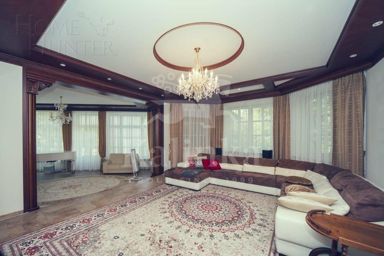 2-этажный коттедж 1 400 м² с отделкой