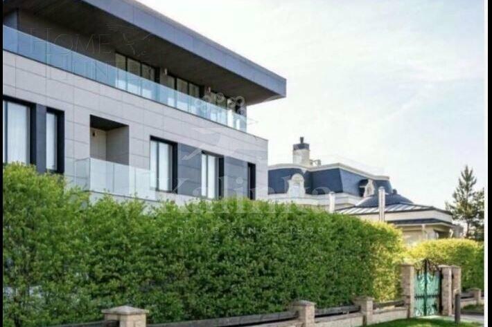 3-этажный коттедж 590 м² с отделкой