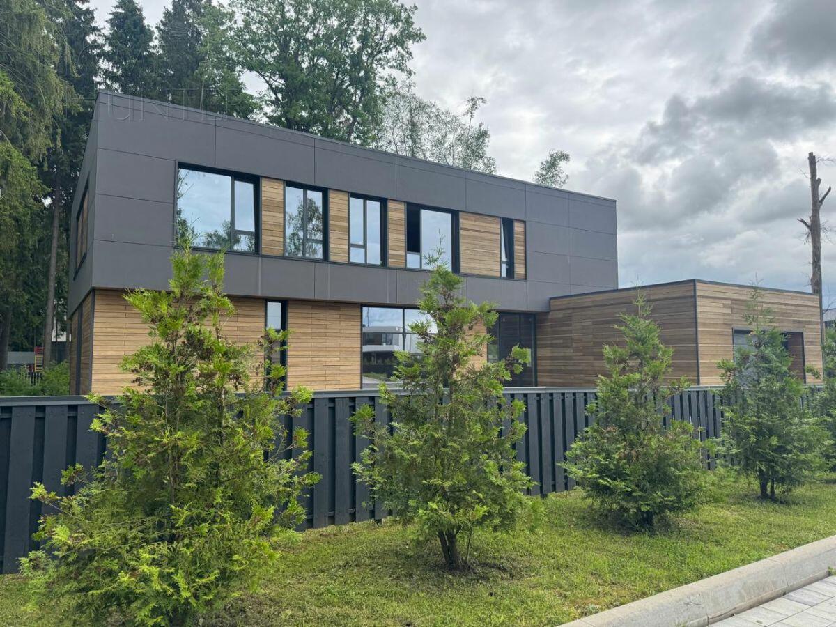 3-этажный коттедж 590 м² без отделки