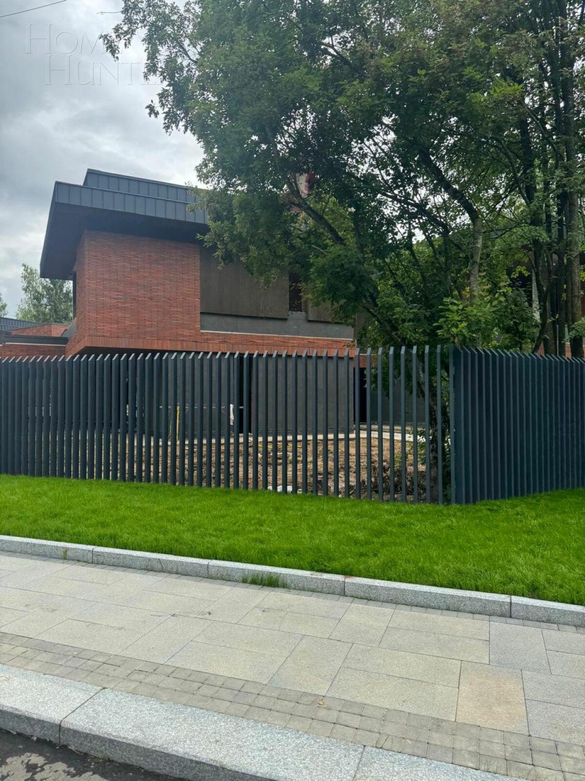 3-этажный коттедж 590 м² без отделки