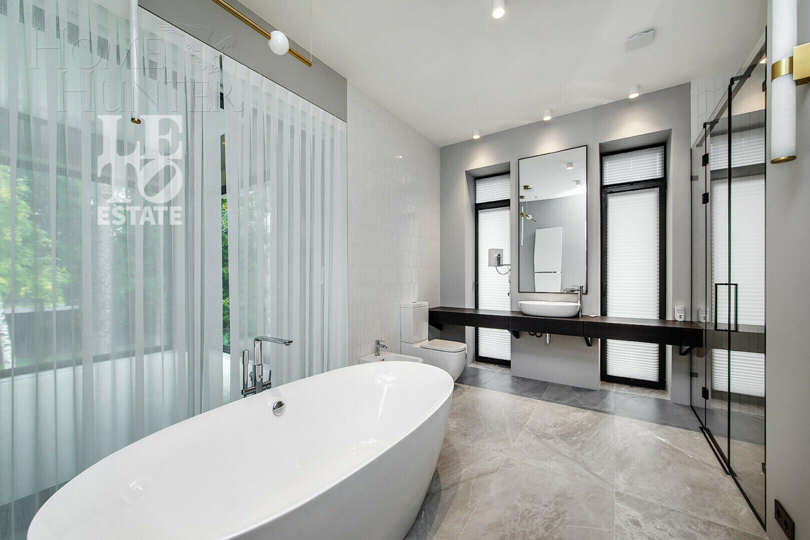 2-этажный коттедж 320 м² с отделкой