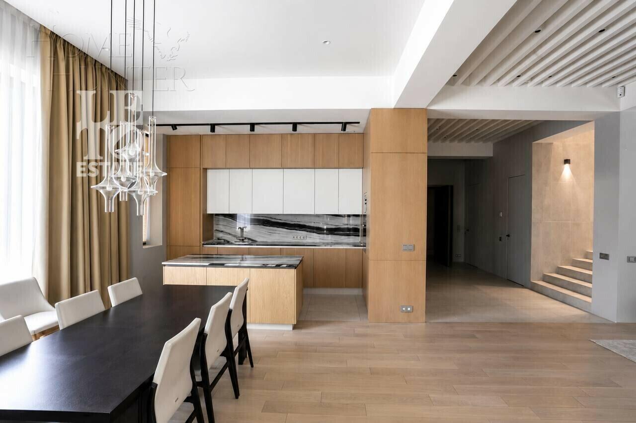 2-этажный коттедж 320 м² с отделкой