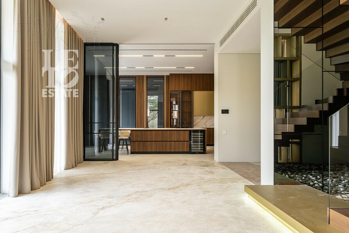2-этажный коттедж 850 м² с отделкой