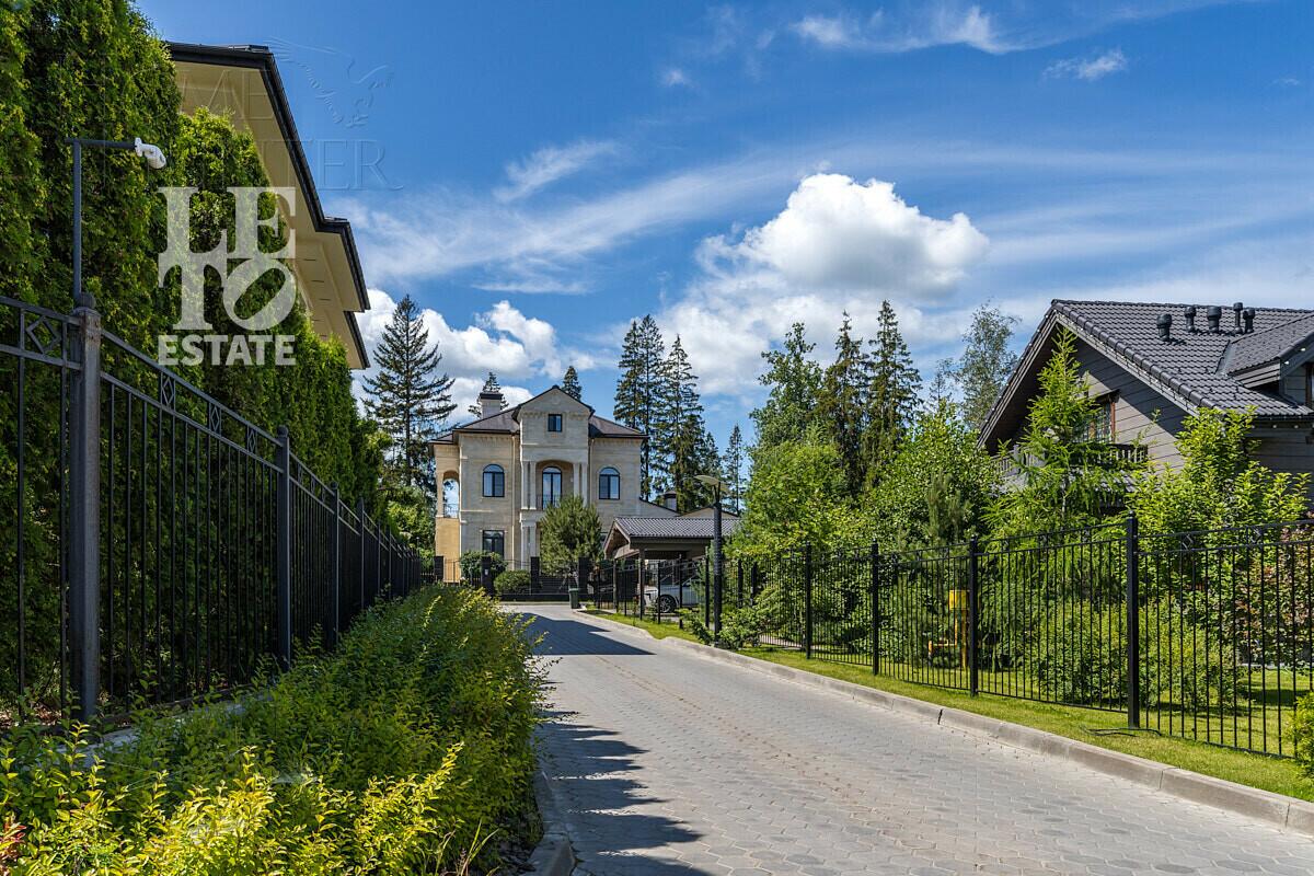 2-этажный коттедж 320 м² с отделкой