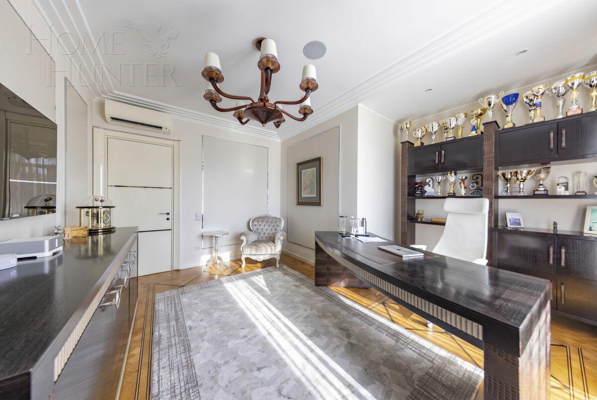 3-этажный коттедж 1 900 м² с отделкой