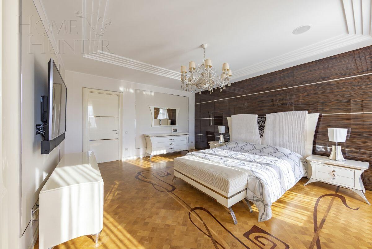 3-этажный коттедж 1 900 м² с отделкой