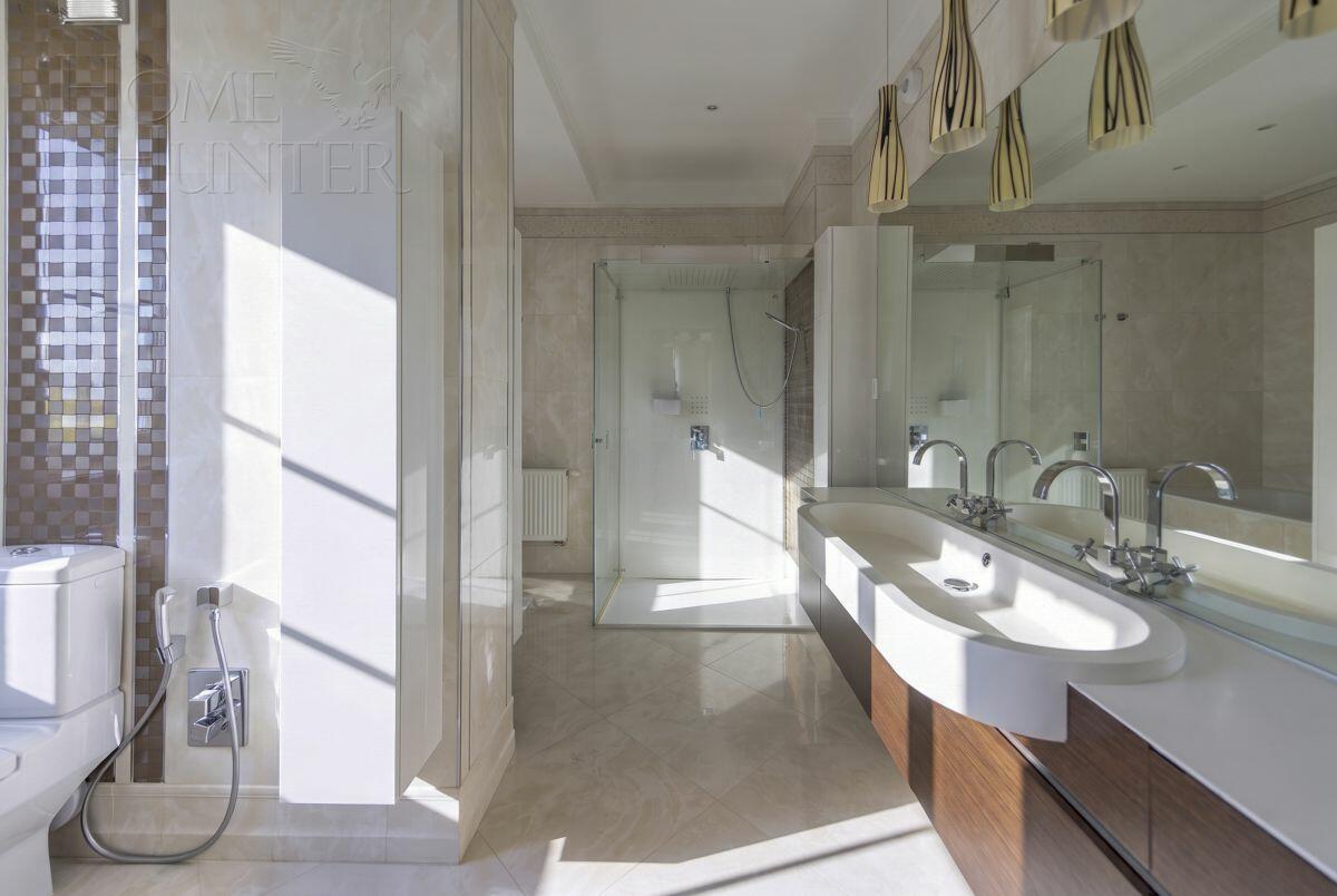 3-этажный коттедж 1 900 м² с отделкой