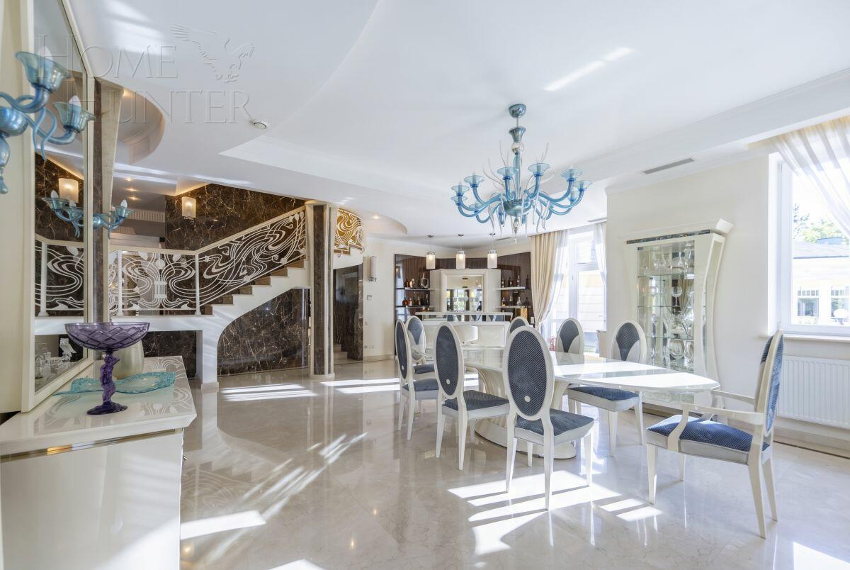 3-этажный коттедж 1 900 м² с отделкой