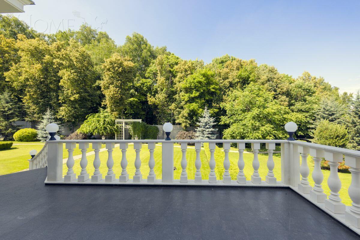 3-этажный коттедж 1 900 м² с отделкой