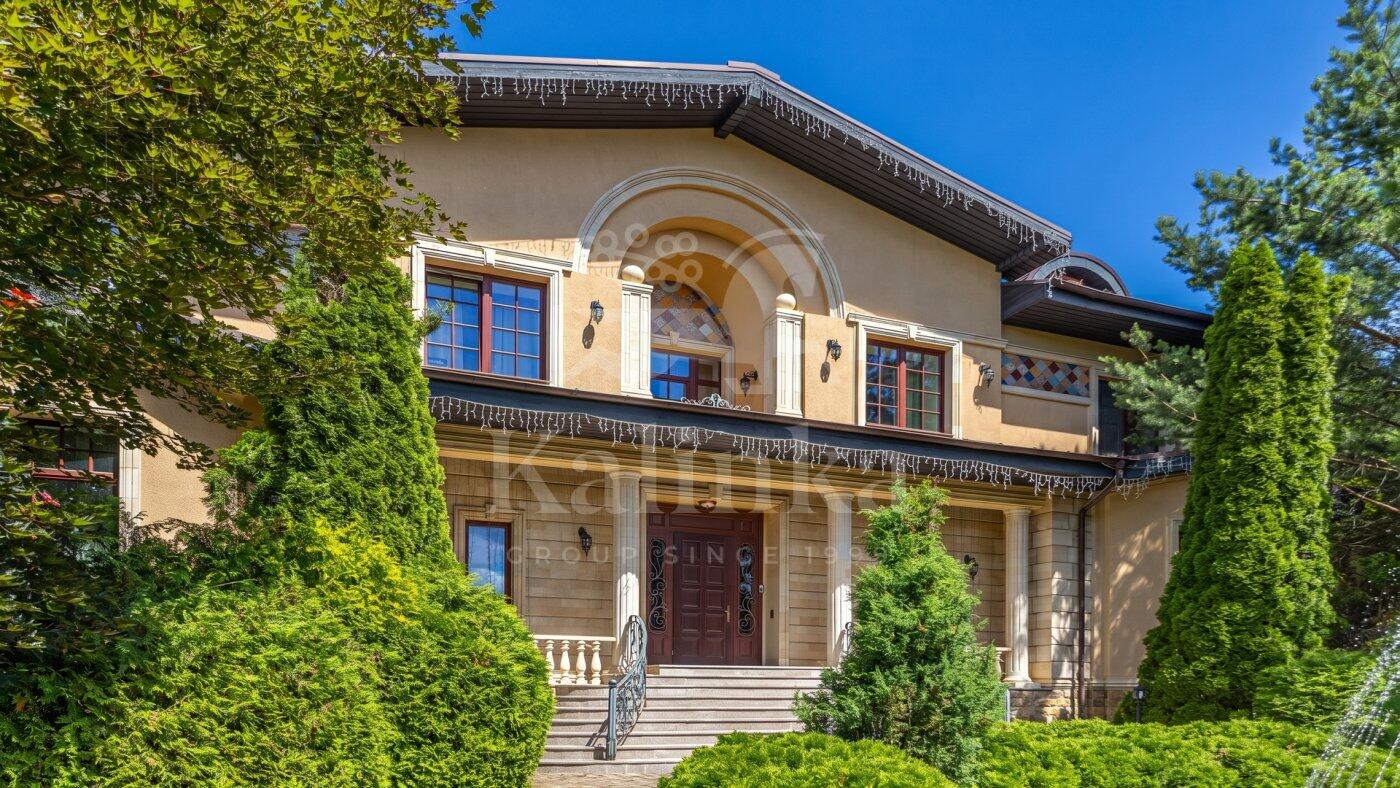 2-этажный коттедж 1 400 м² с отделкой