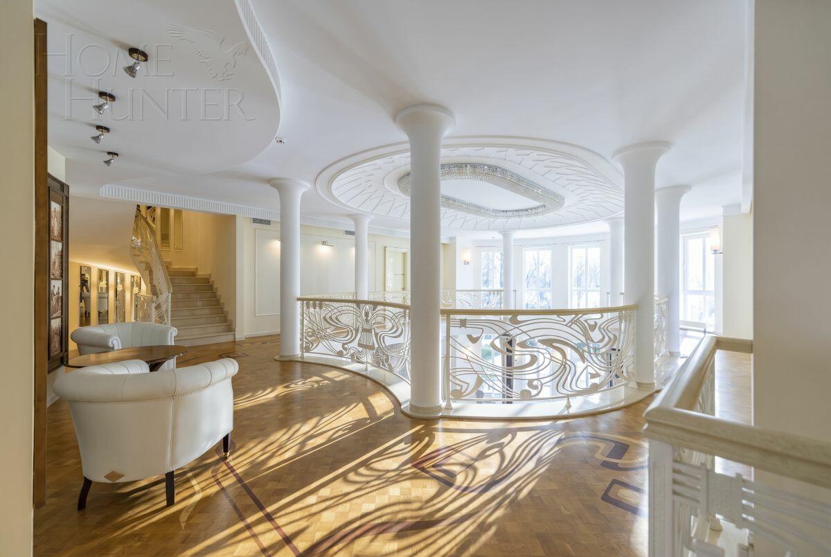3-этажный коттедж 1 900 м² с отделкой