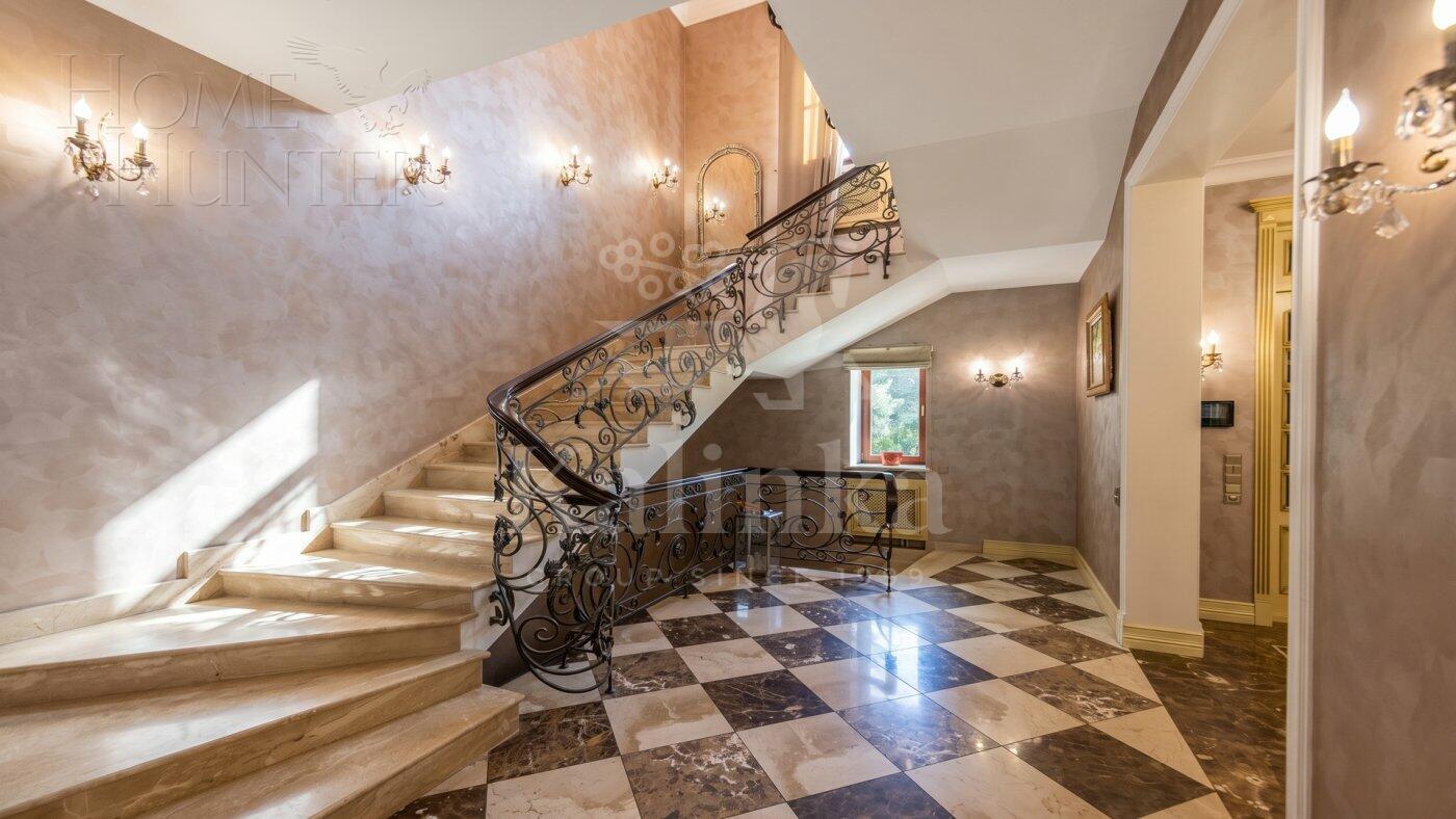 2-этажный коттедж 1 400 м² с отделкой