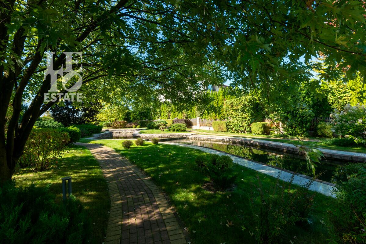 2-этажный коттедж 700 м² без отделки