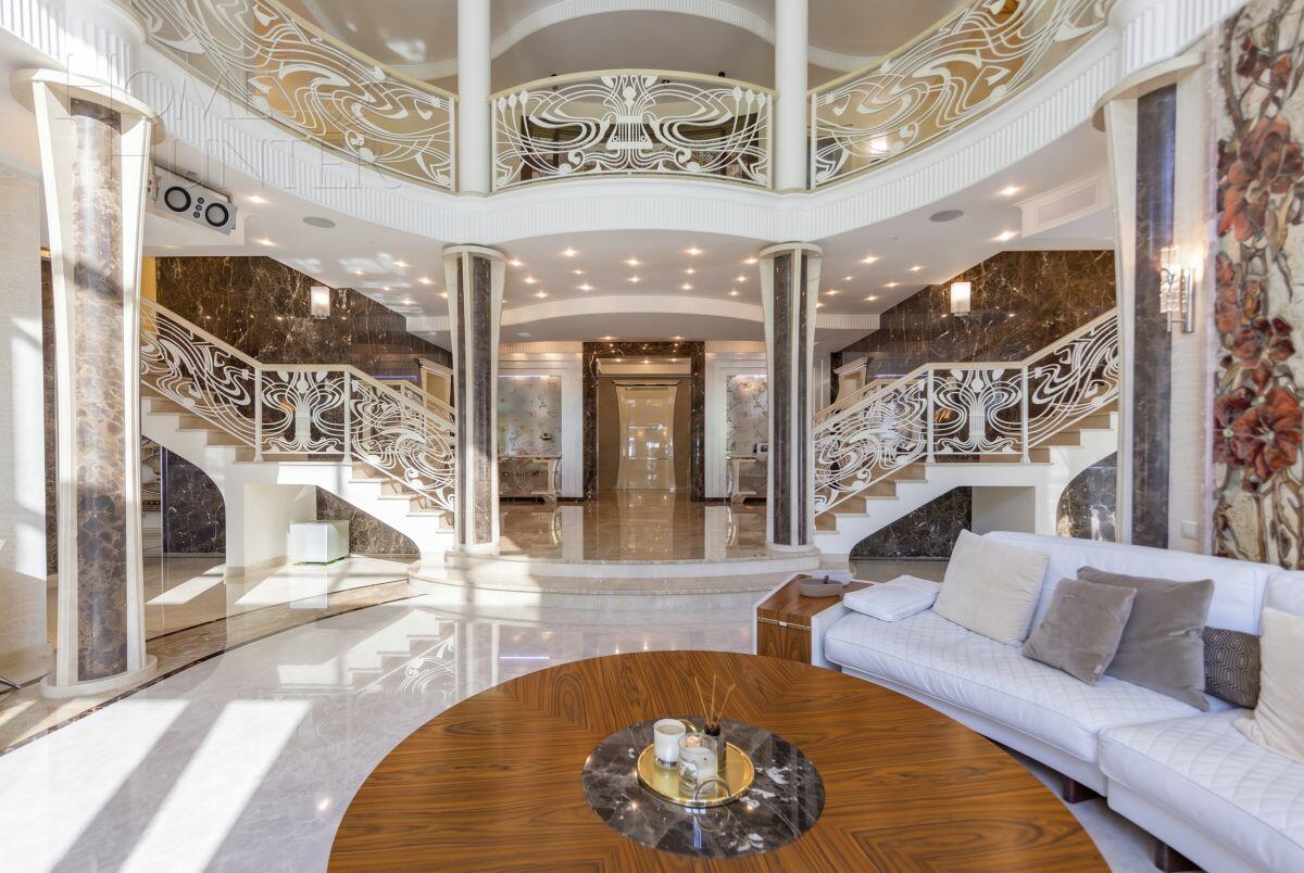 3-этажный коттедж 1 900 м² с отделкой