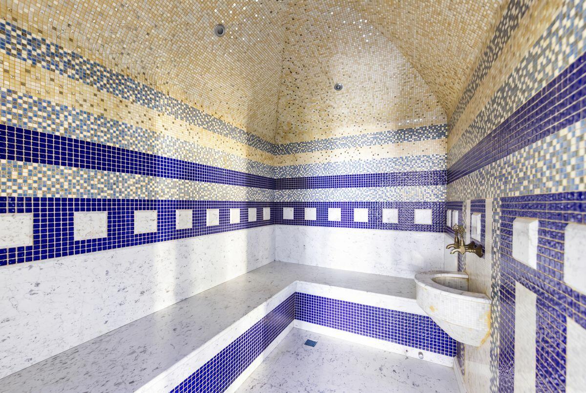 3-этажный коттедж 1 900 м² с отделкой