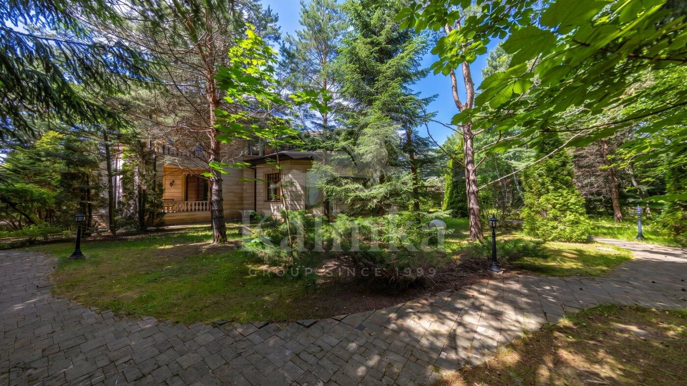 2-этажный коттедж 1 400 м² с отделкой