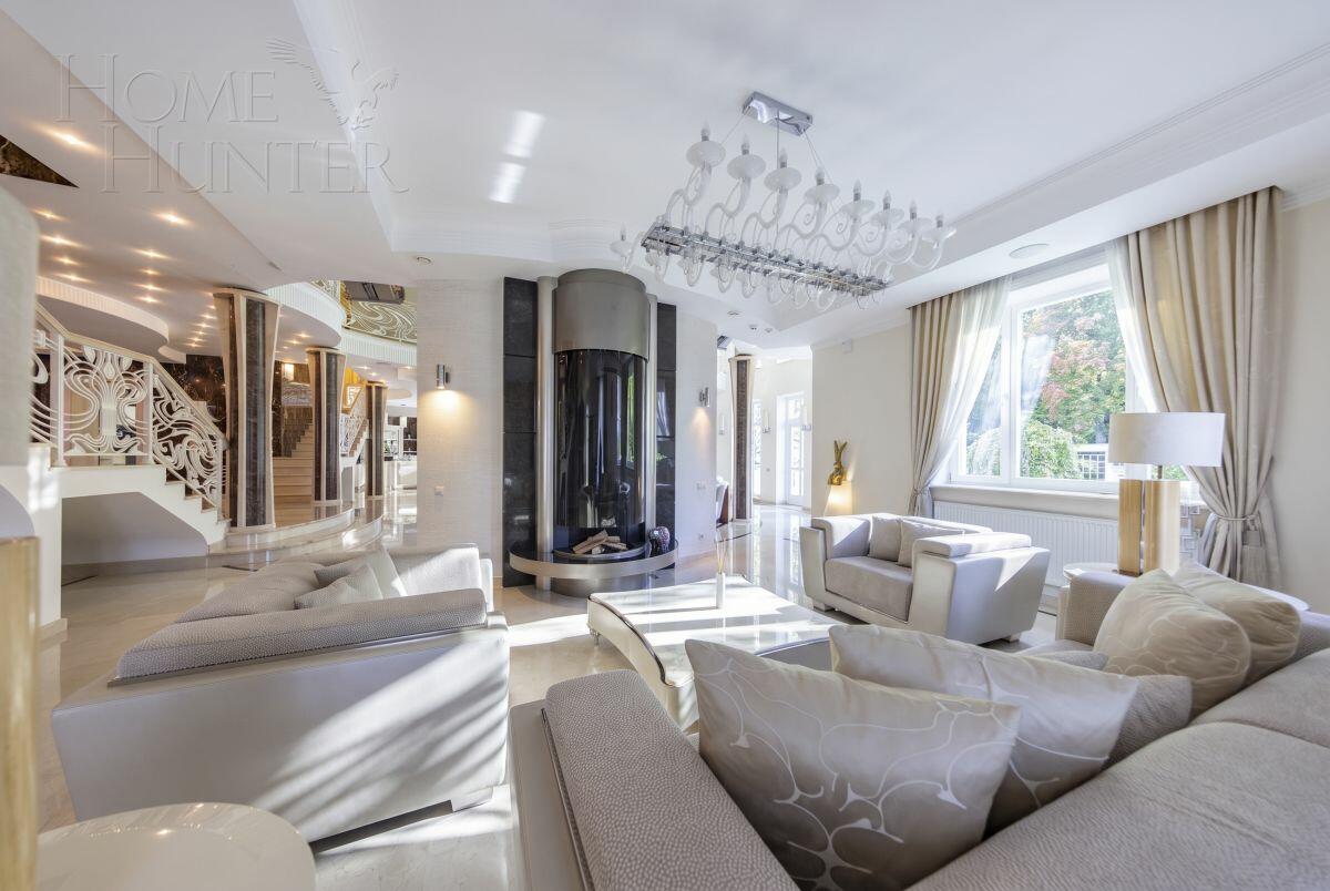 3-этажный коттедж 1 900 м² с отделкой