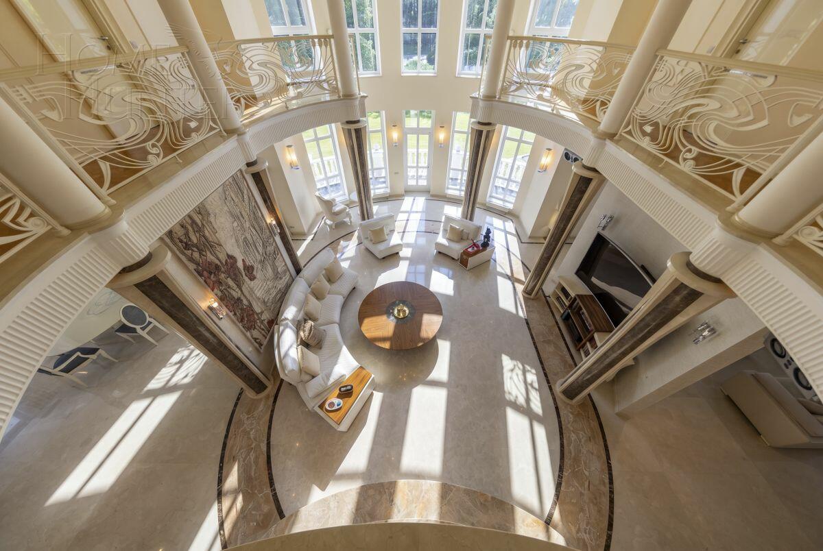 3-этажный коттедж 1 900 м² с отделкой
