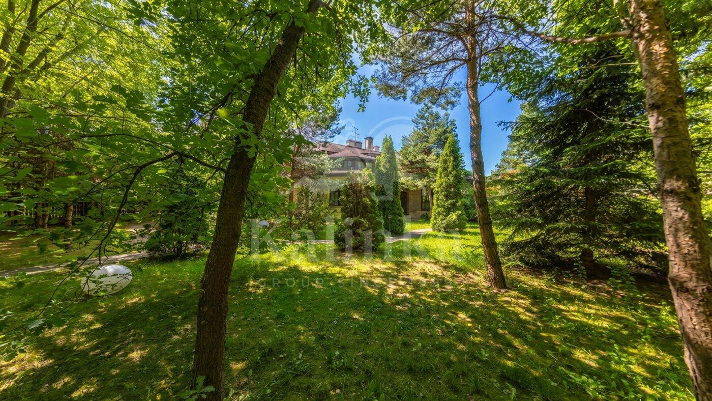 2-этажный коттедж 1 400 м² с отделкой