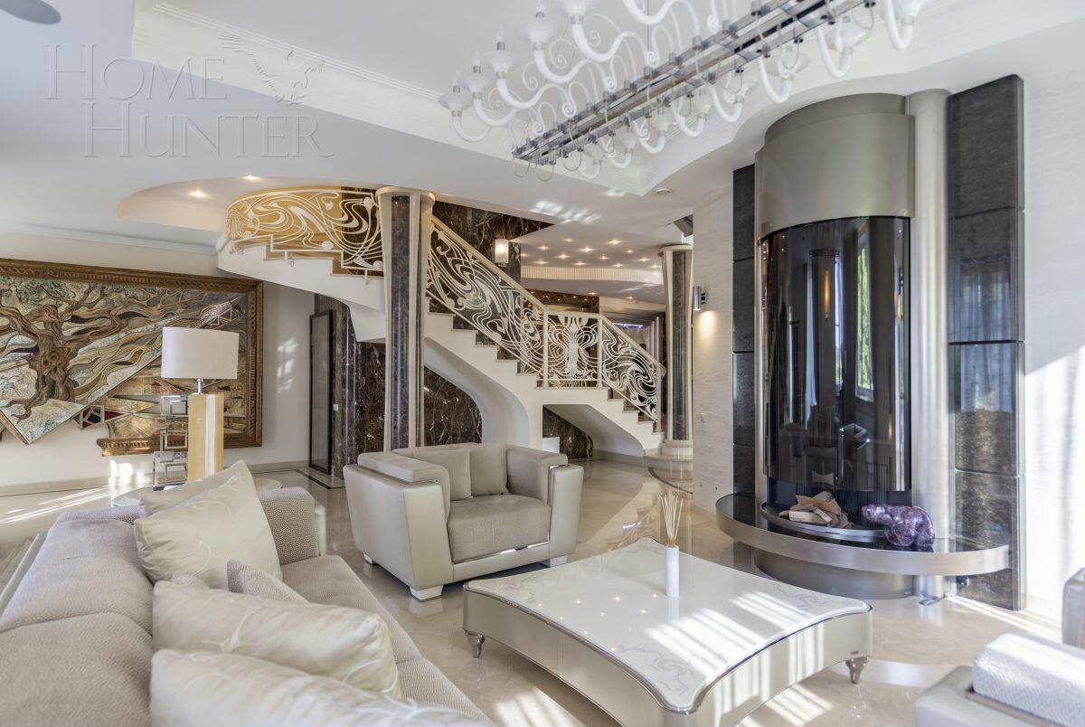 3-этажный коттедж 1 900 м² с отделкой
