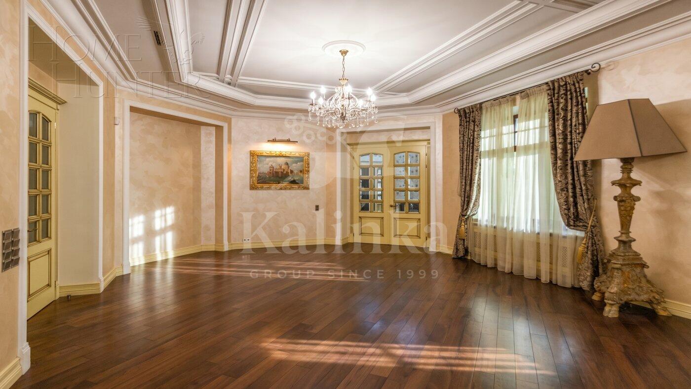 2-этажный коттедж 1 400 м² с отделкой