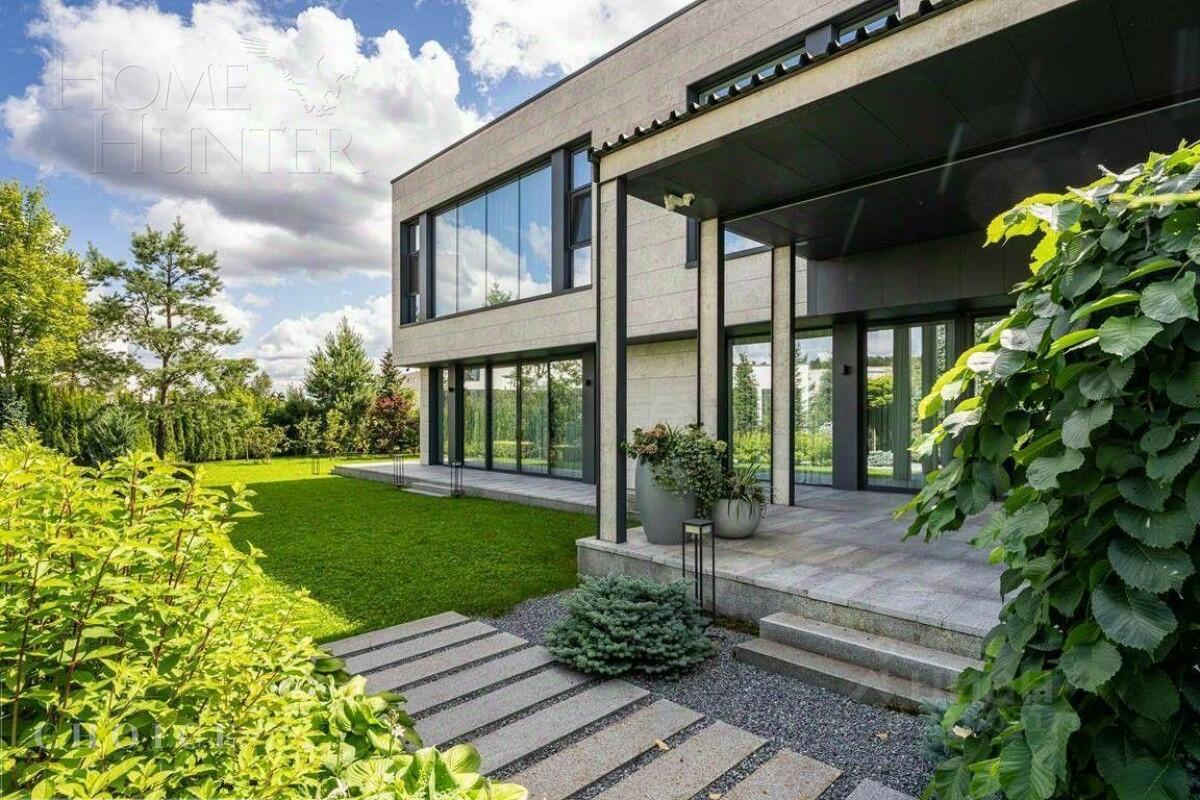 2-этажный коттедж 585 м² с отделкой