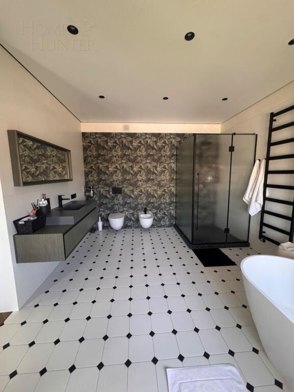 2-этажный коттедж 300 м² с отделкой
