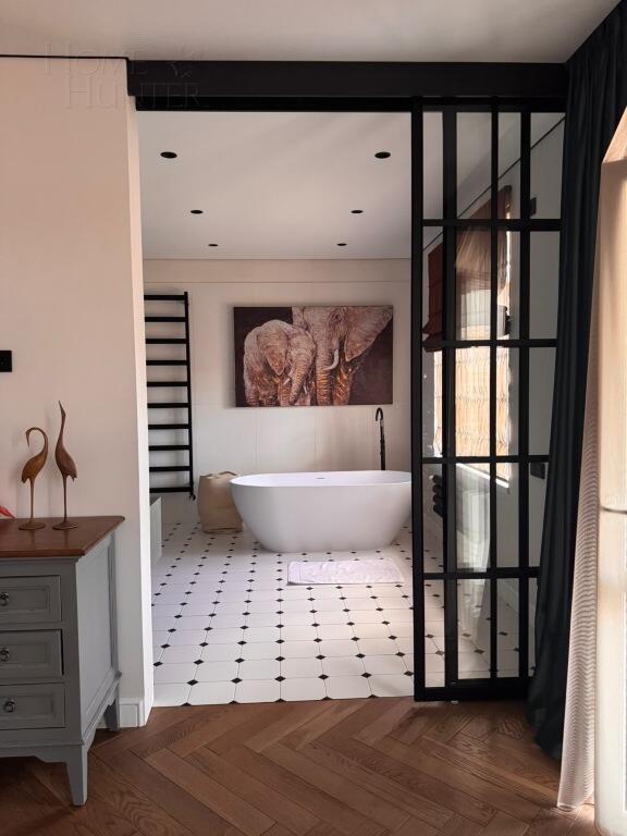 2-этажный коттедж 300 м² с отделкой