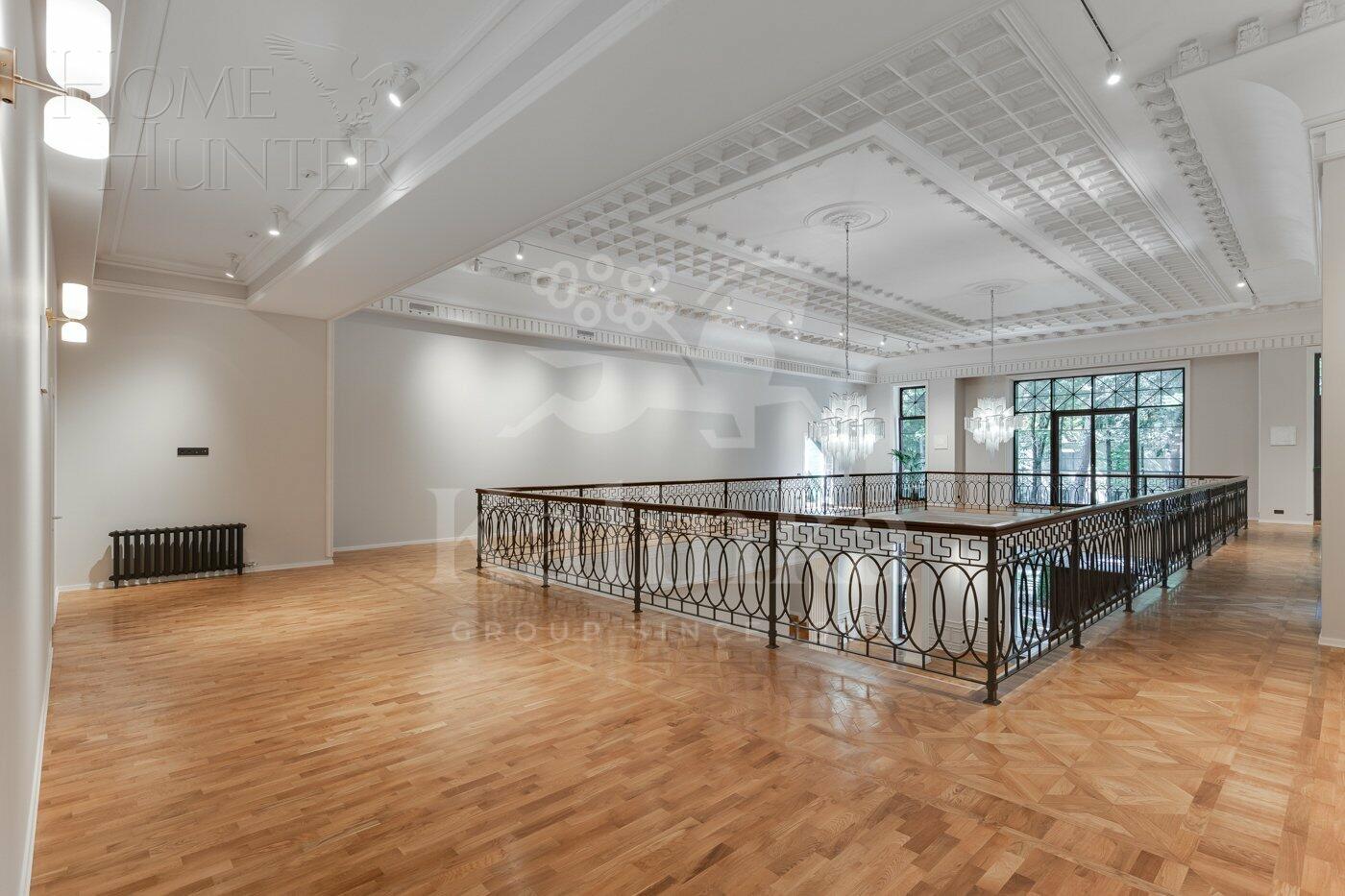 2-этажный коттедж 1 463 м² с отделкой