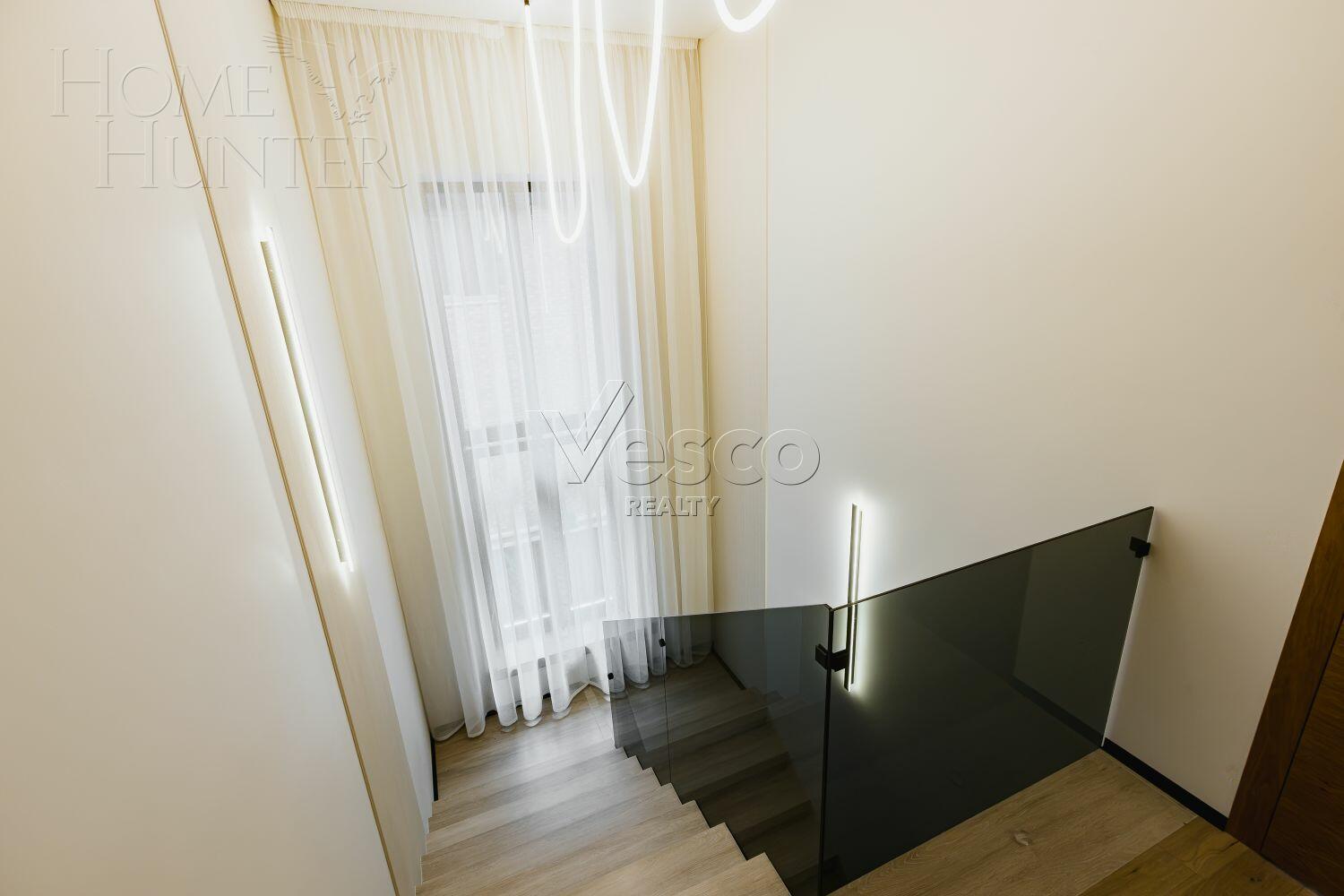 2-этажный коттедж 340 м² с отделкой