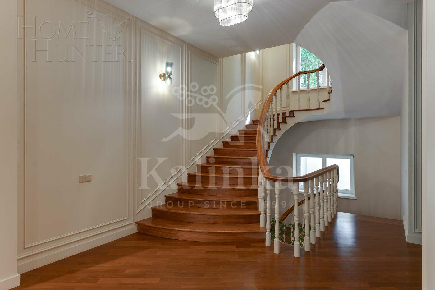 2-этажный коттедж 1 463 м² с отделкой