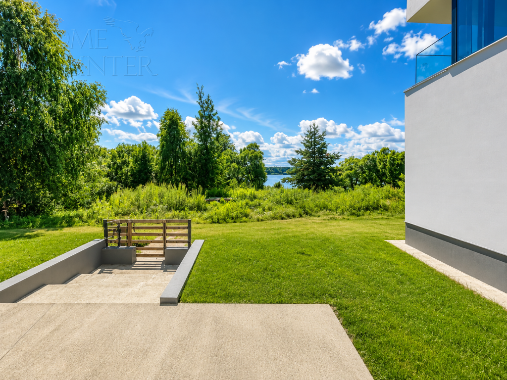 3-этажный коттедж 560 м² без отделки