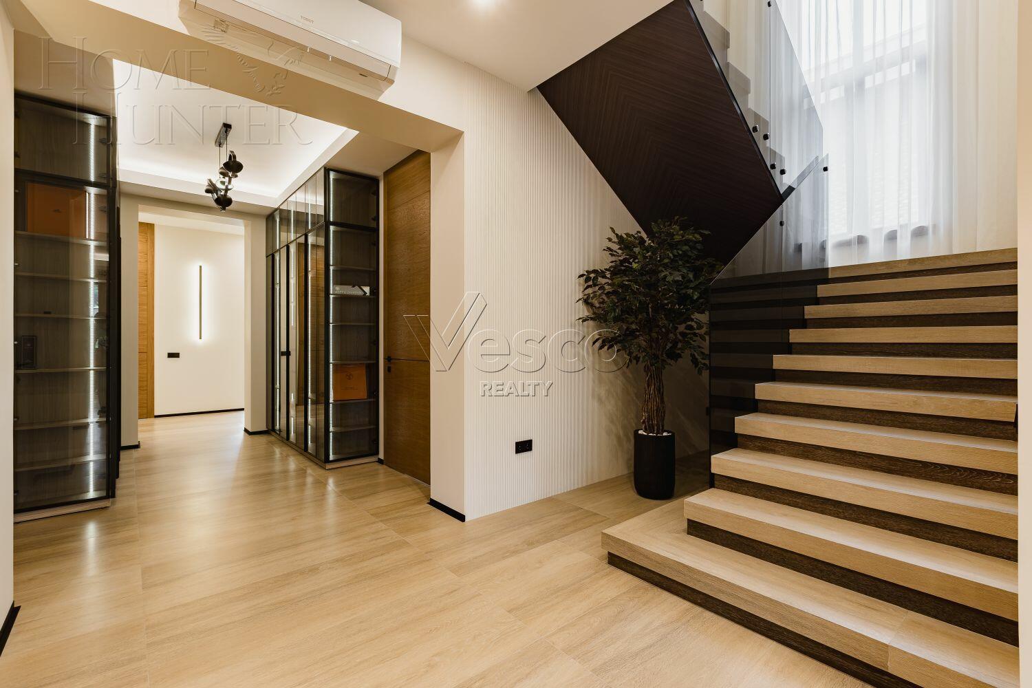 2-этажный коттедж 340 м² с отделкой