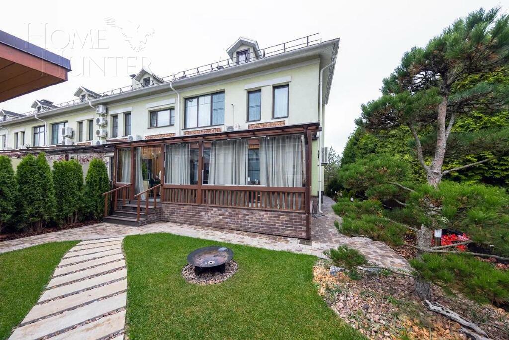2-этажный таунхаус 240 м² с отделкой