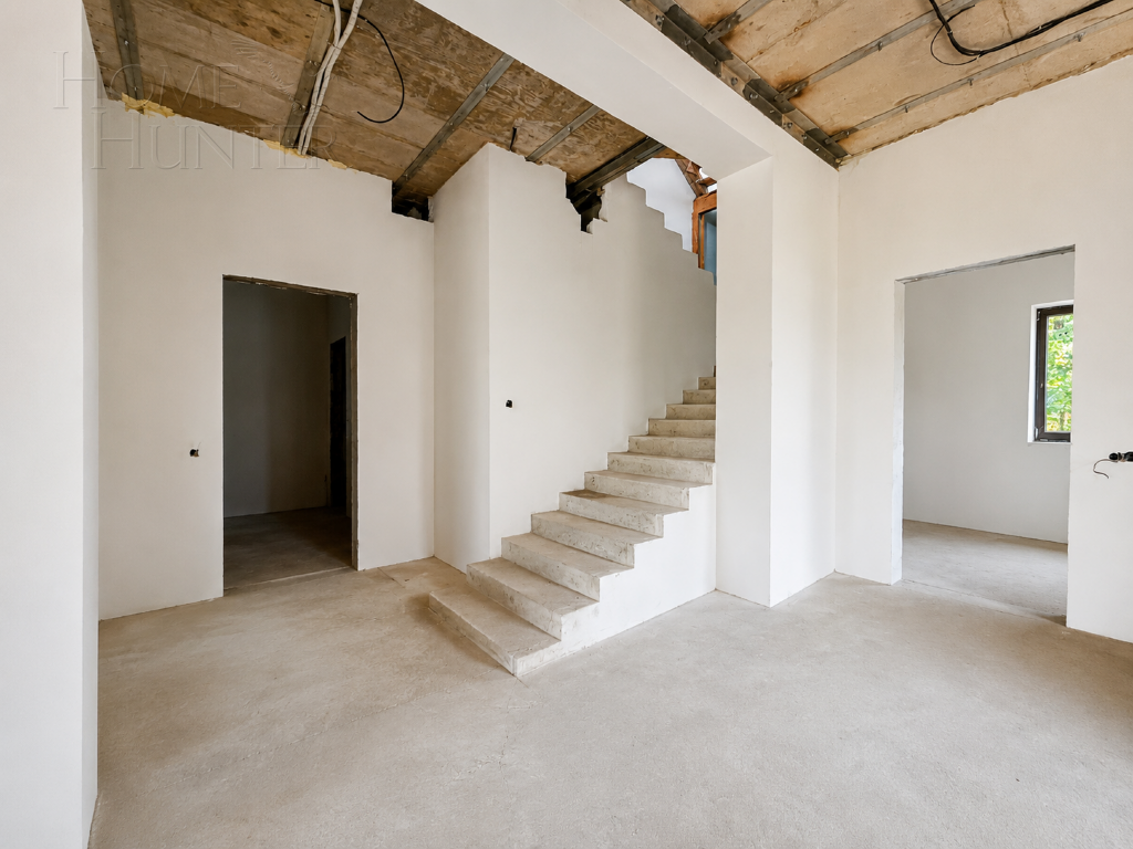 3-этажный коттедж 560 м² без отделки