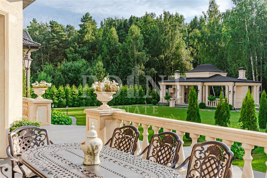 2-этажный коттедж 1 300 м² с отделкой