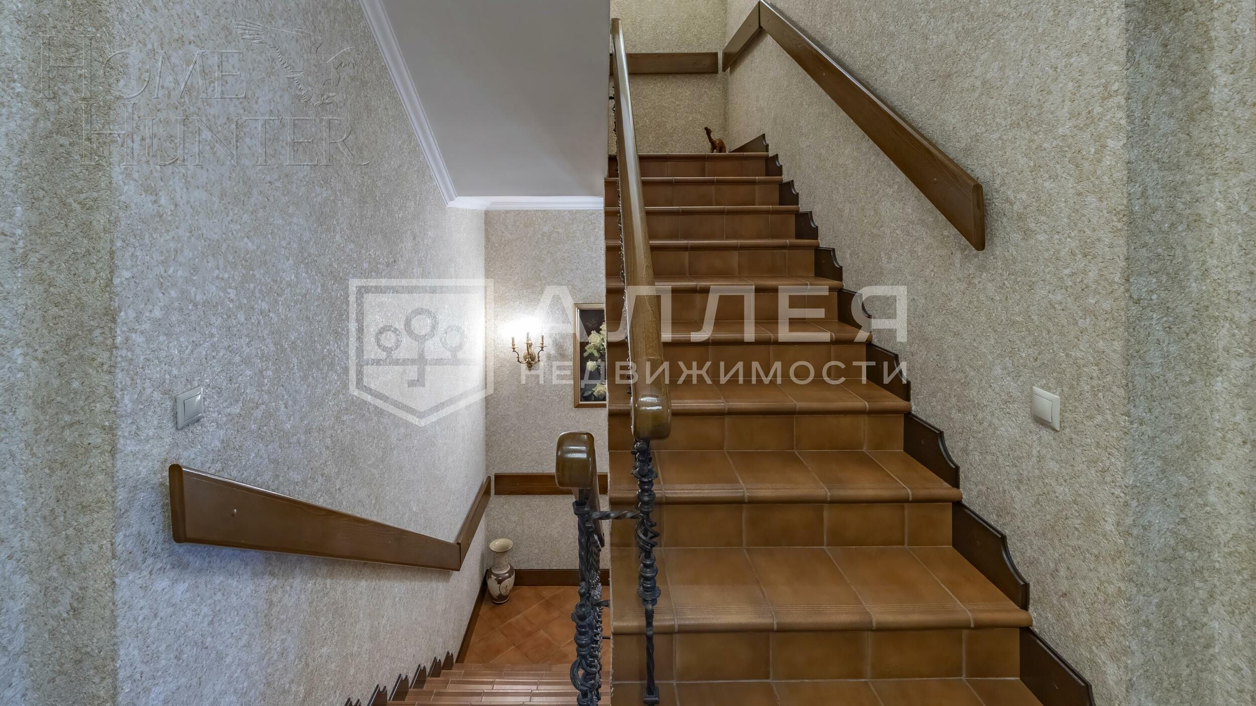 3-этажный таунхаус 320 м² с отделкой