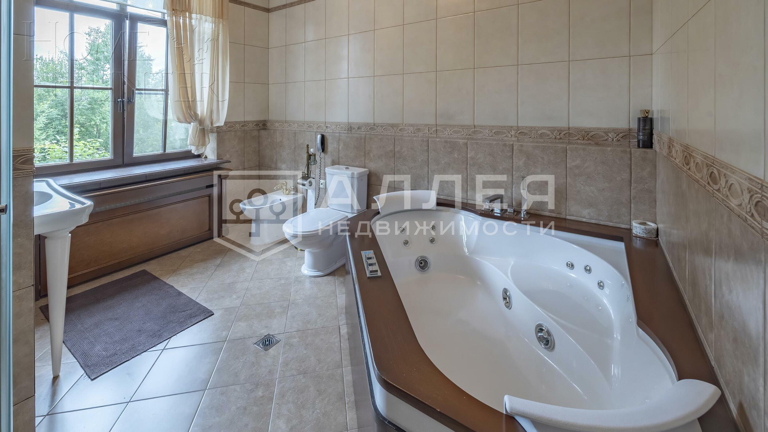 3-этажный таунхаус 320 м² с отделкой