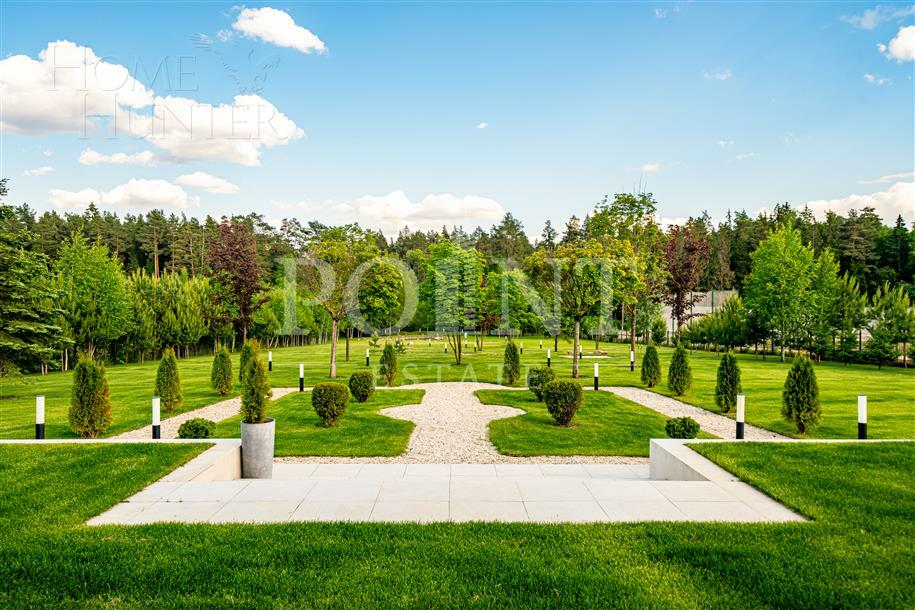 2-этажный коттедж 1 300 м² с отделкой