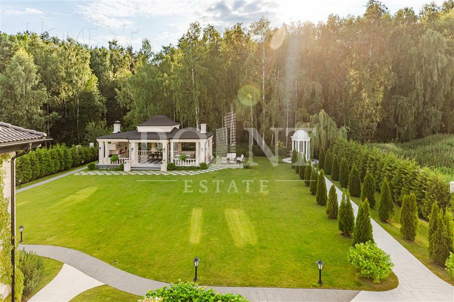 2-этажный коттедж 1 300 м² с отделкой