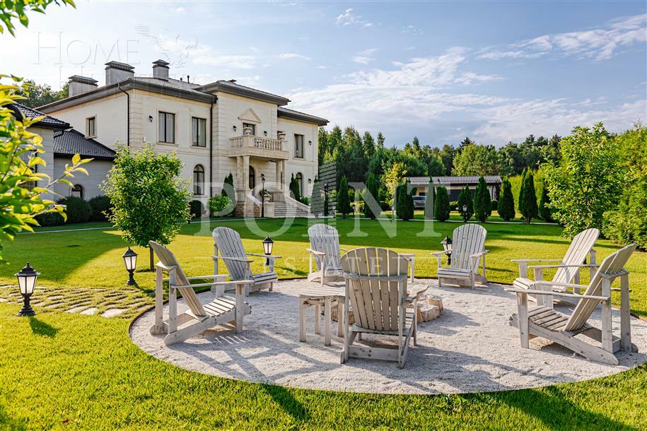 2-этажный коттедж 1 300 м² с отделкой