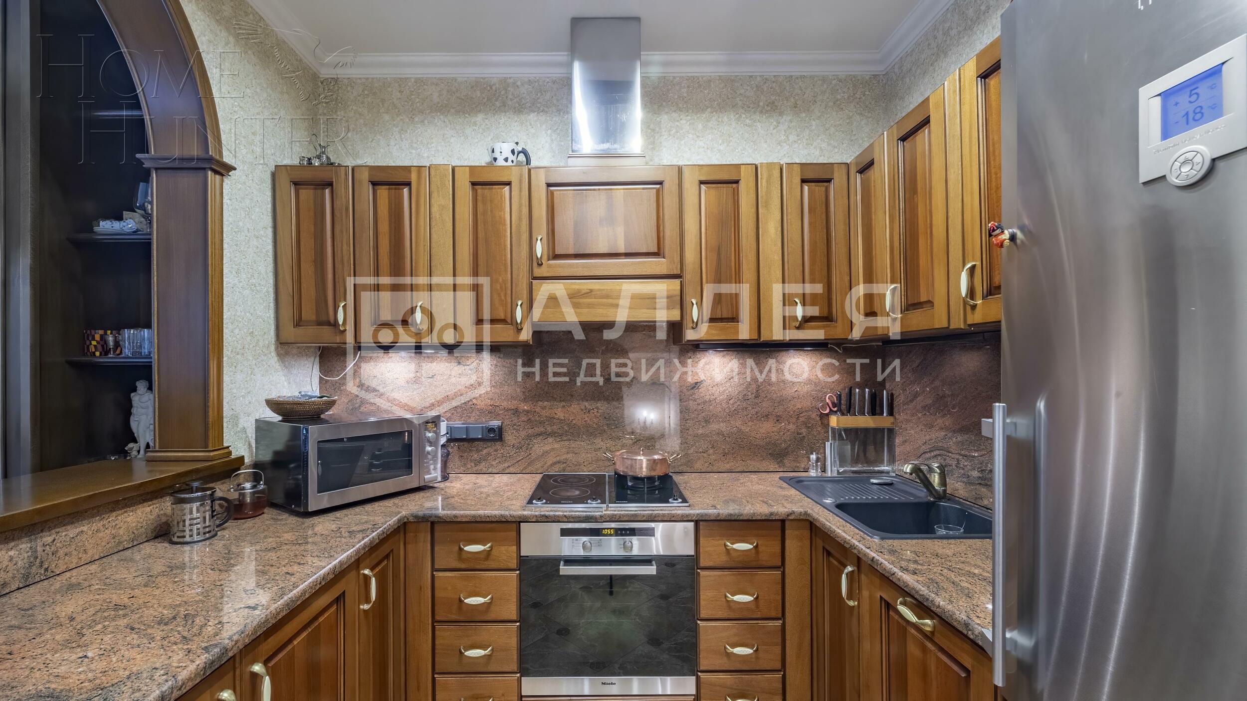 3-этажный таунхаус 320 м² с отделкой