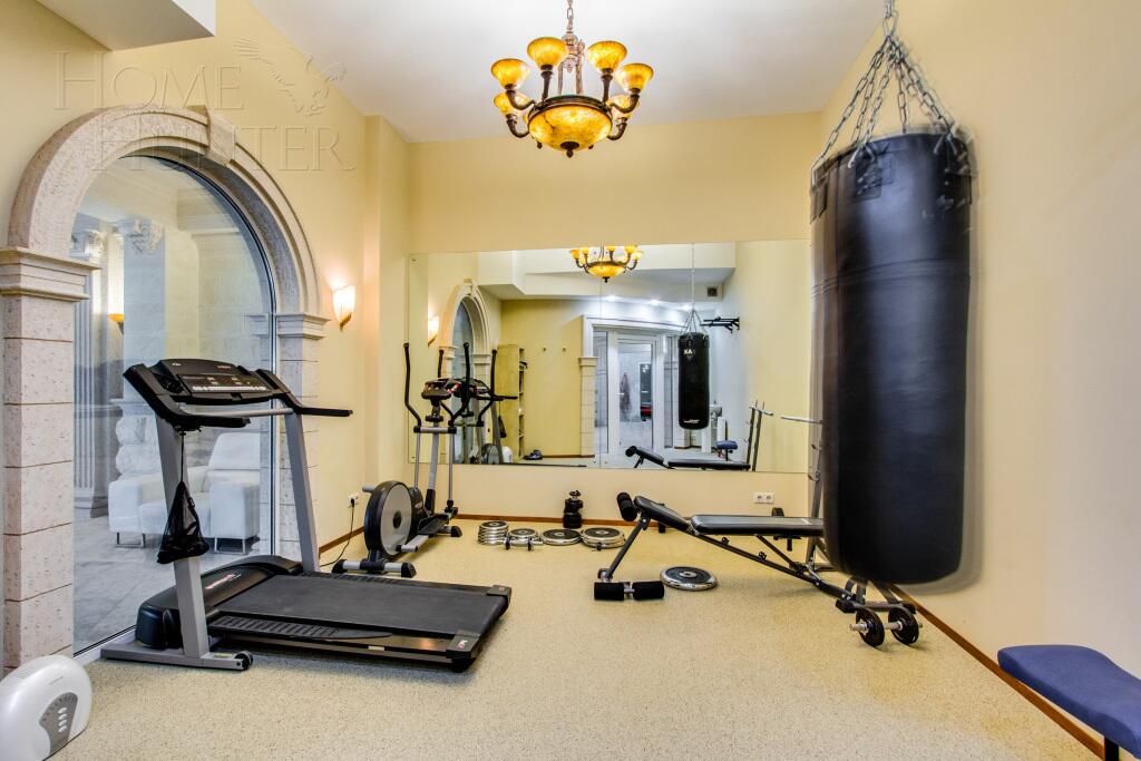 2-этажный коттедж 1 600 м² с отделкой