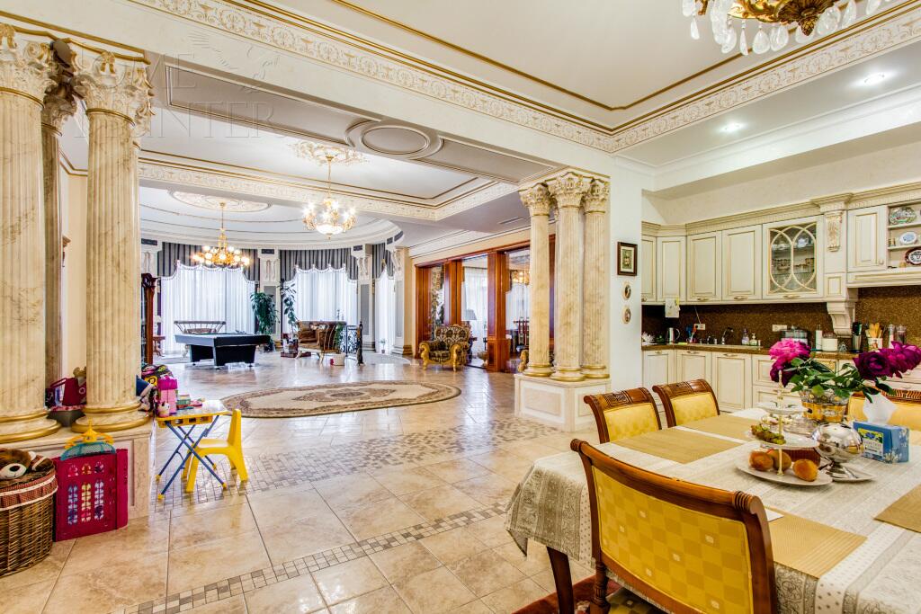 2-этажный коттедж 1 600 м² с отделкой