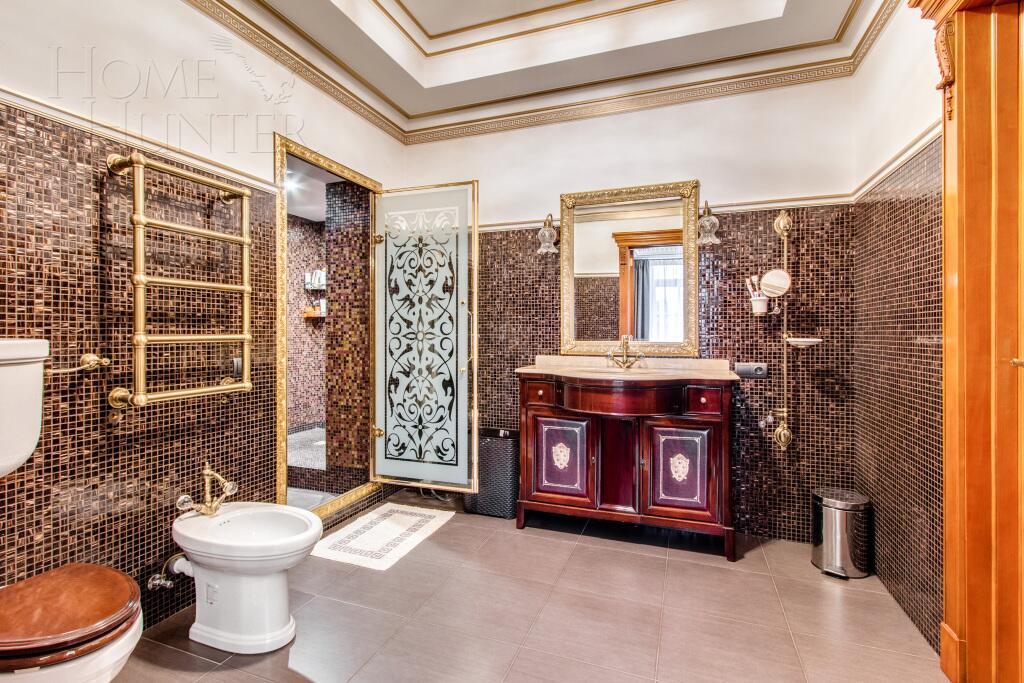 2-этажный коттедж 1 600 м² с отделкой