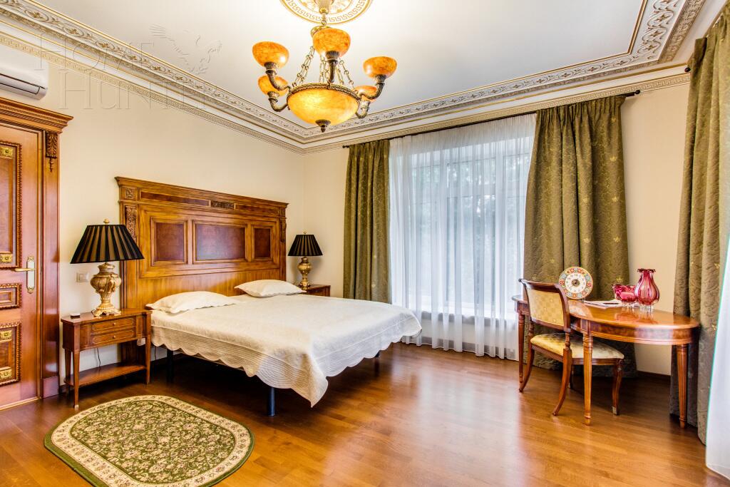 2-этажный коттедж 1 600 м² с отделкой
