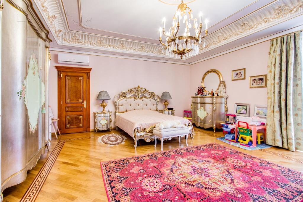 2-этажный коттедж 1 600 м² с отделкой