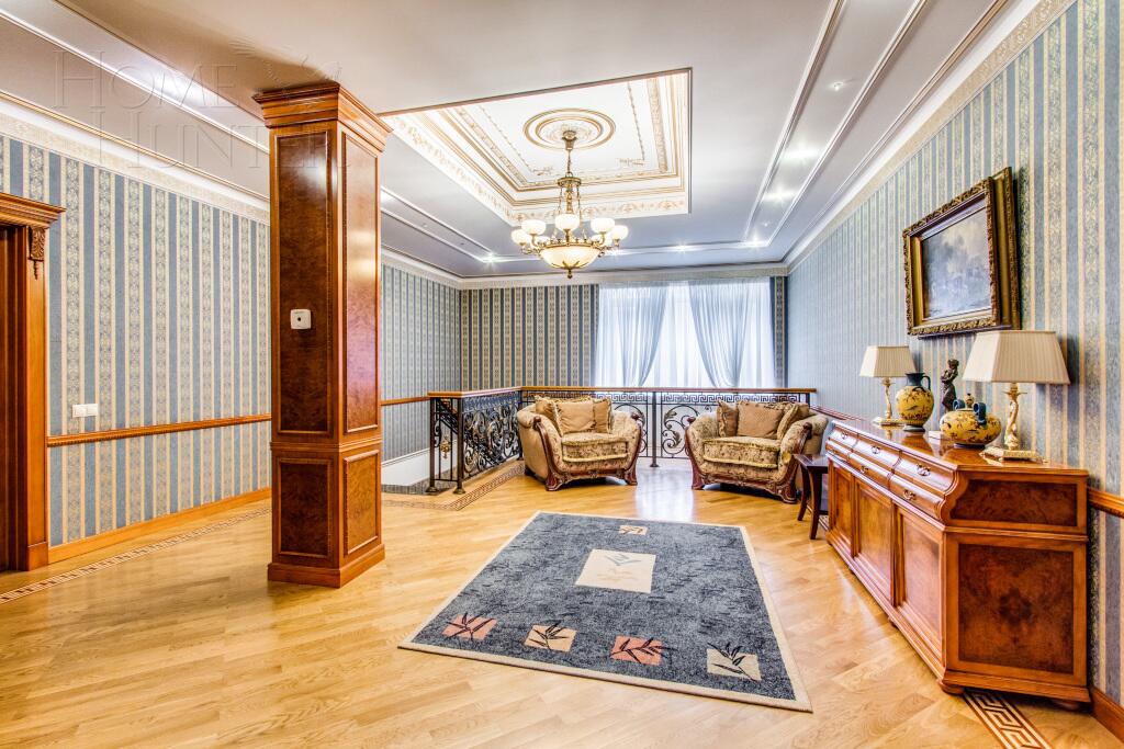 2-этажный коттедж 1 600 м² с отделкой