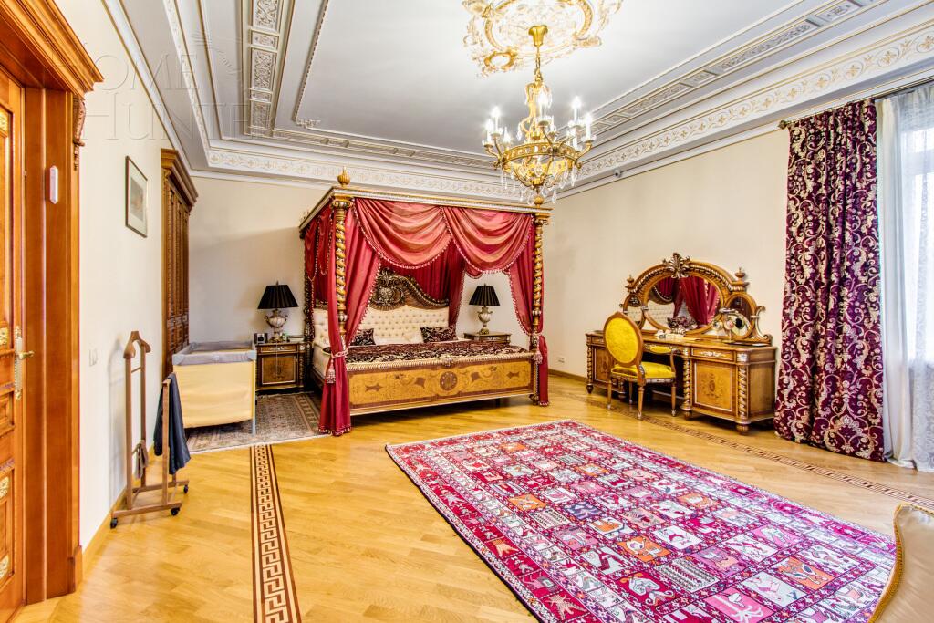 2-этажный коттедж 1 600 м² с отделкой